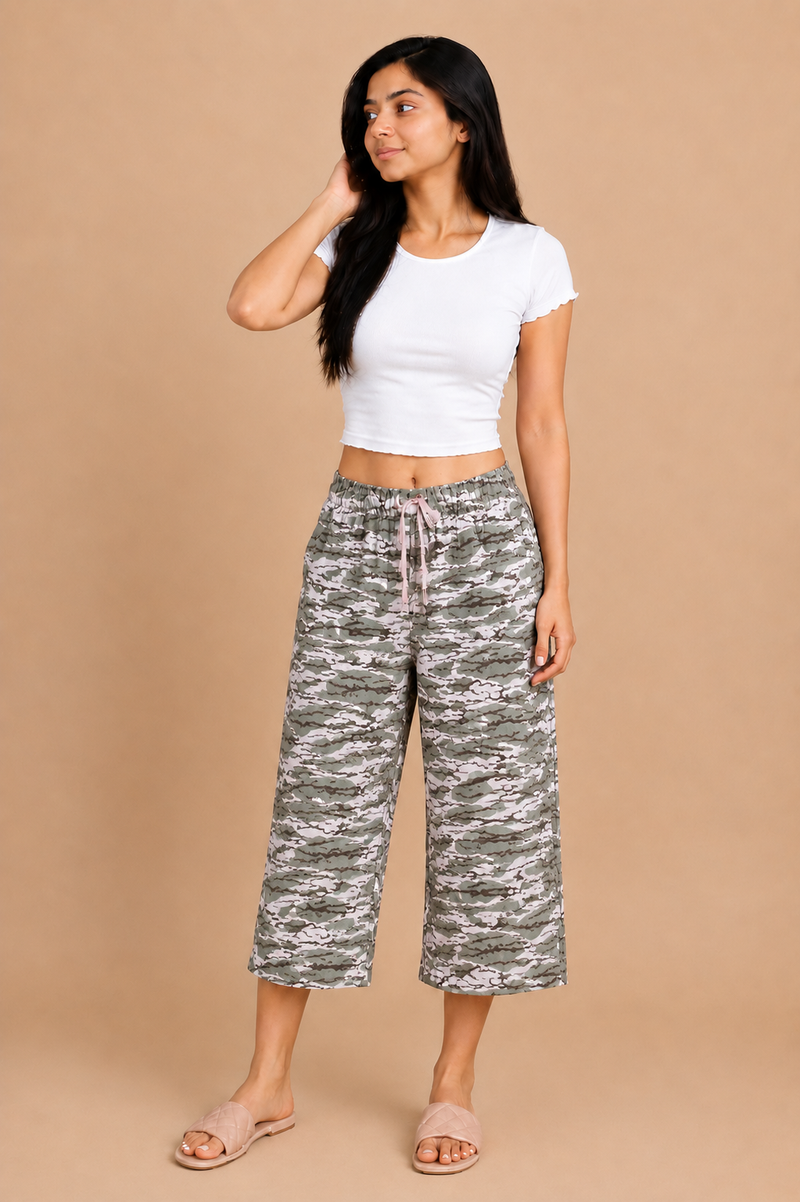 Title: Women’s Grey Camo Print Wide-Leg Capri Trouser