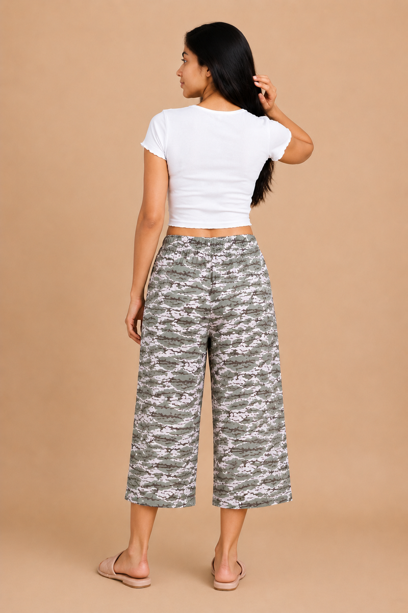 Title: Women’s Grey Camo Print Wide-Leg Capri Trouser