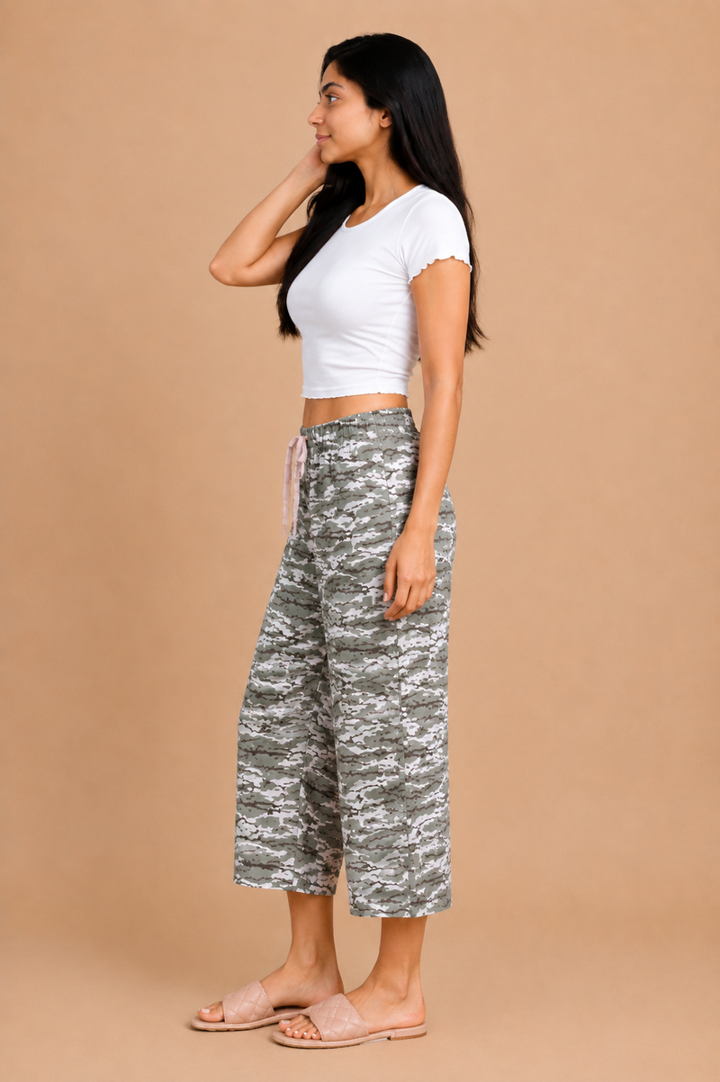 Title: Women’s Grey Camo Print Wide-Leg Capri Trouser