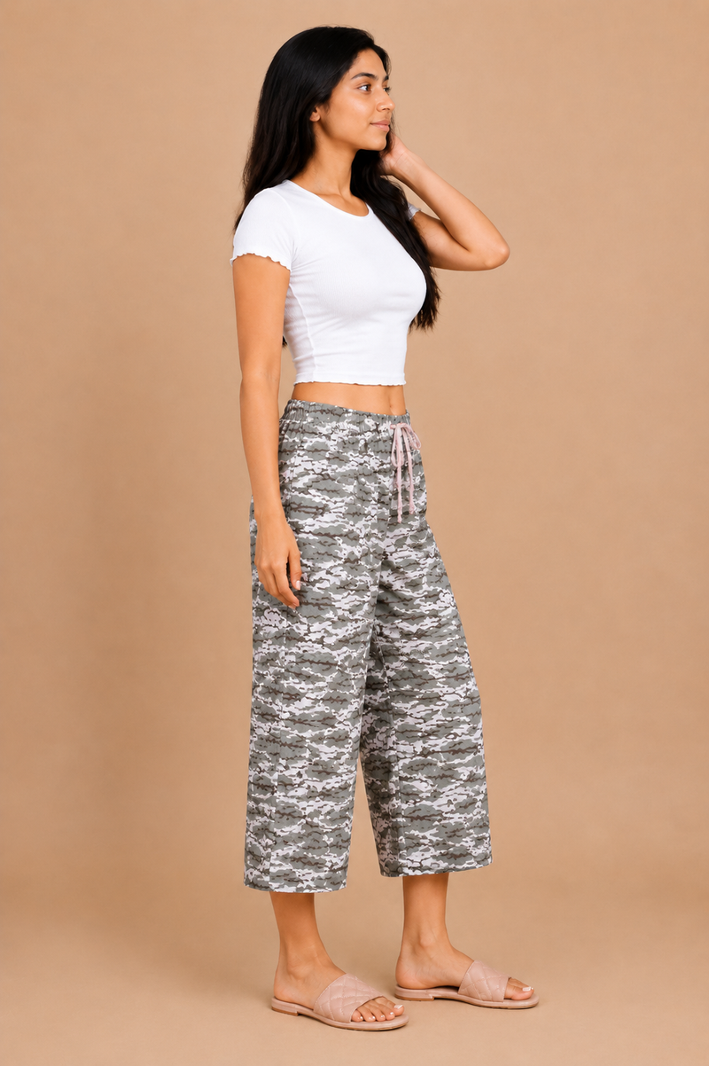 Title: Women’s Grey Camo Print Wide-Leg Capri Trouser
