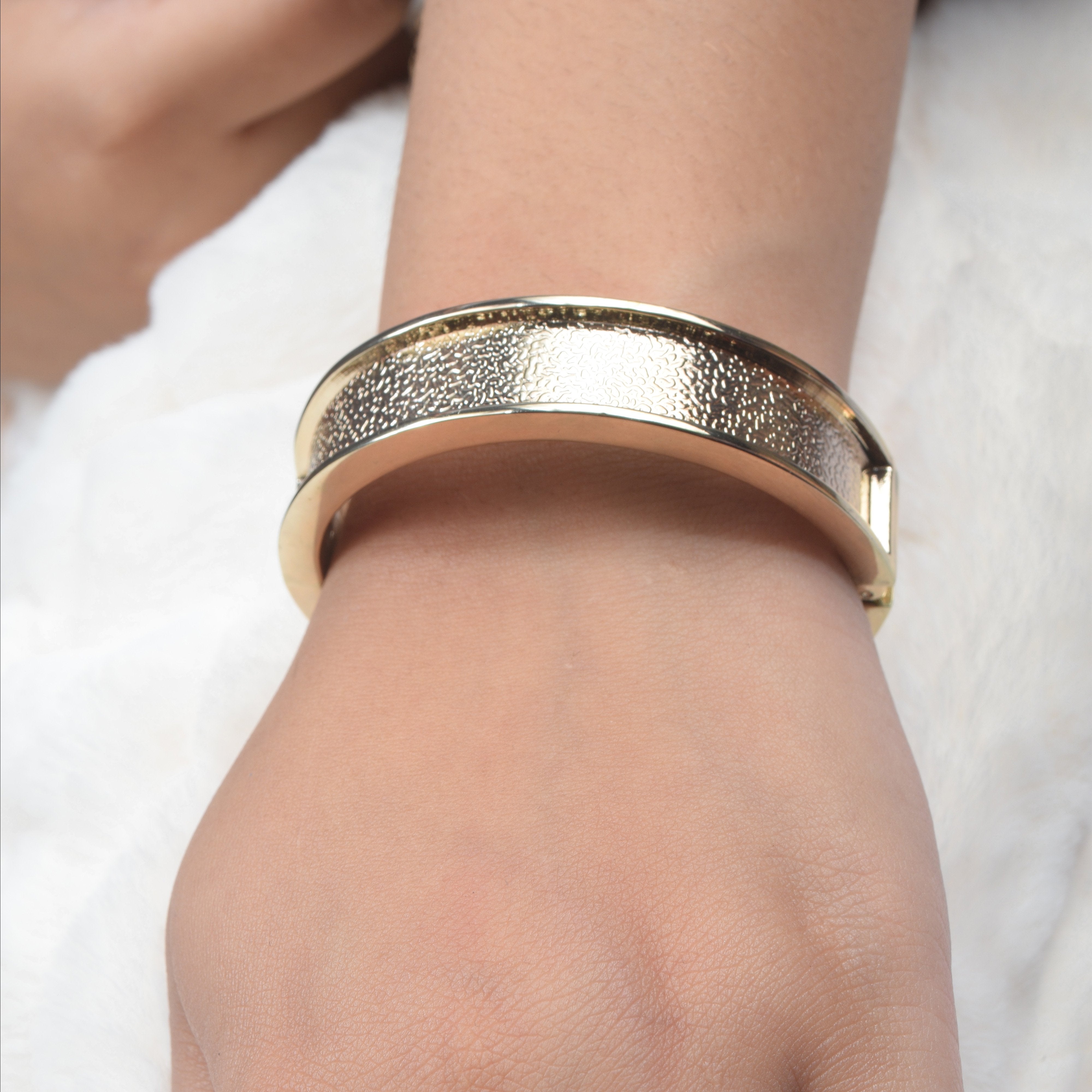 Ladies Full Stylish Mattel Hand Bracelets-SP2535