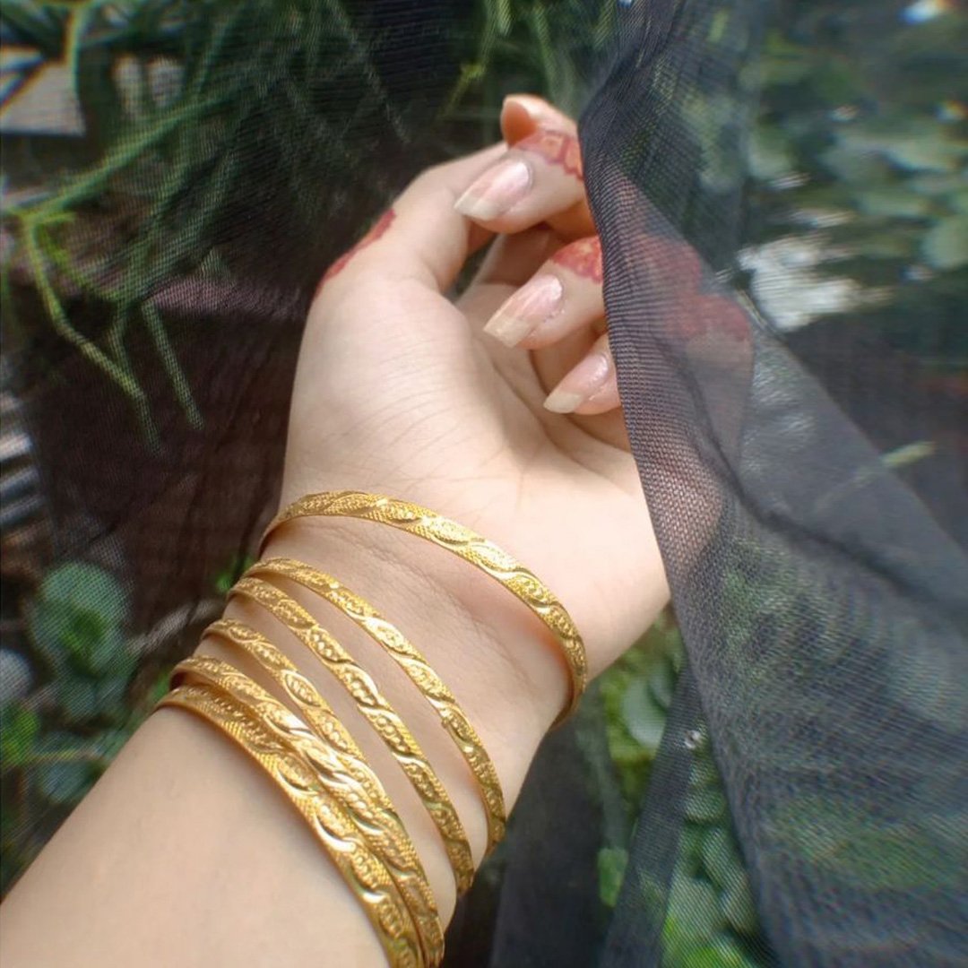 Stylish Trending Golden Color Bangles-JW172